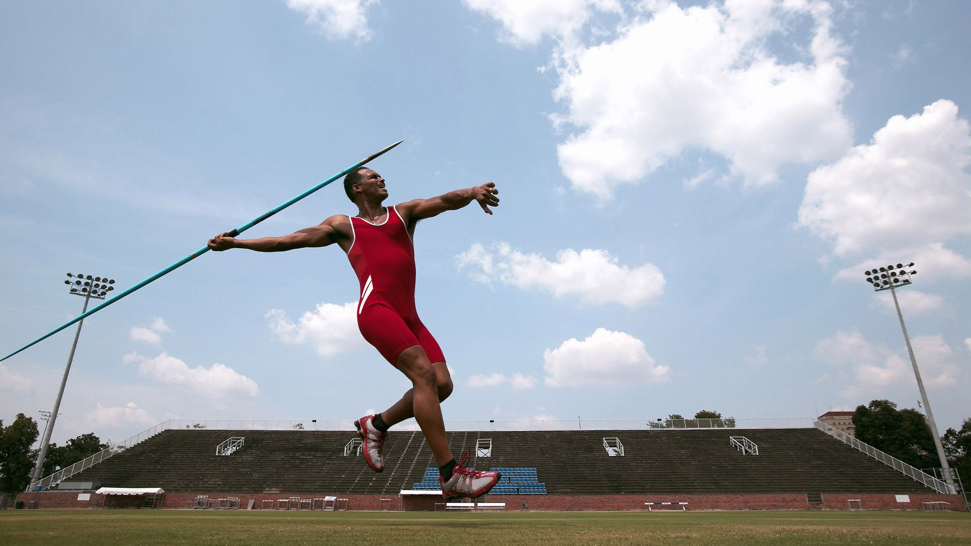 自媒体崛起:个人解说让比赛更火爆,解说类自媒体